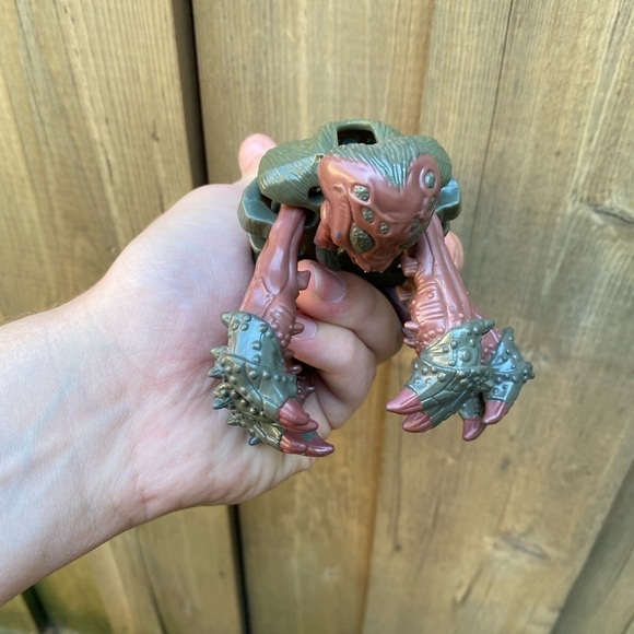 Vintage 1997 Marvel Spider Man Spider Web Trap Action Figure - Picture 7 of 8